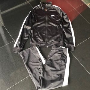 Small Nike tracksuit pants and bottoms